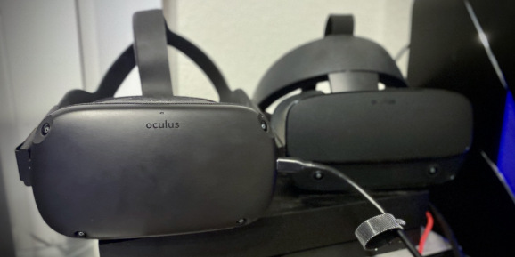 Oculus Quest (left) connected to an Anker USB cable for Oculus Link, alongside the Oculus Rift S (right).